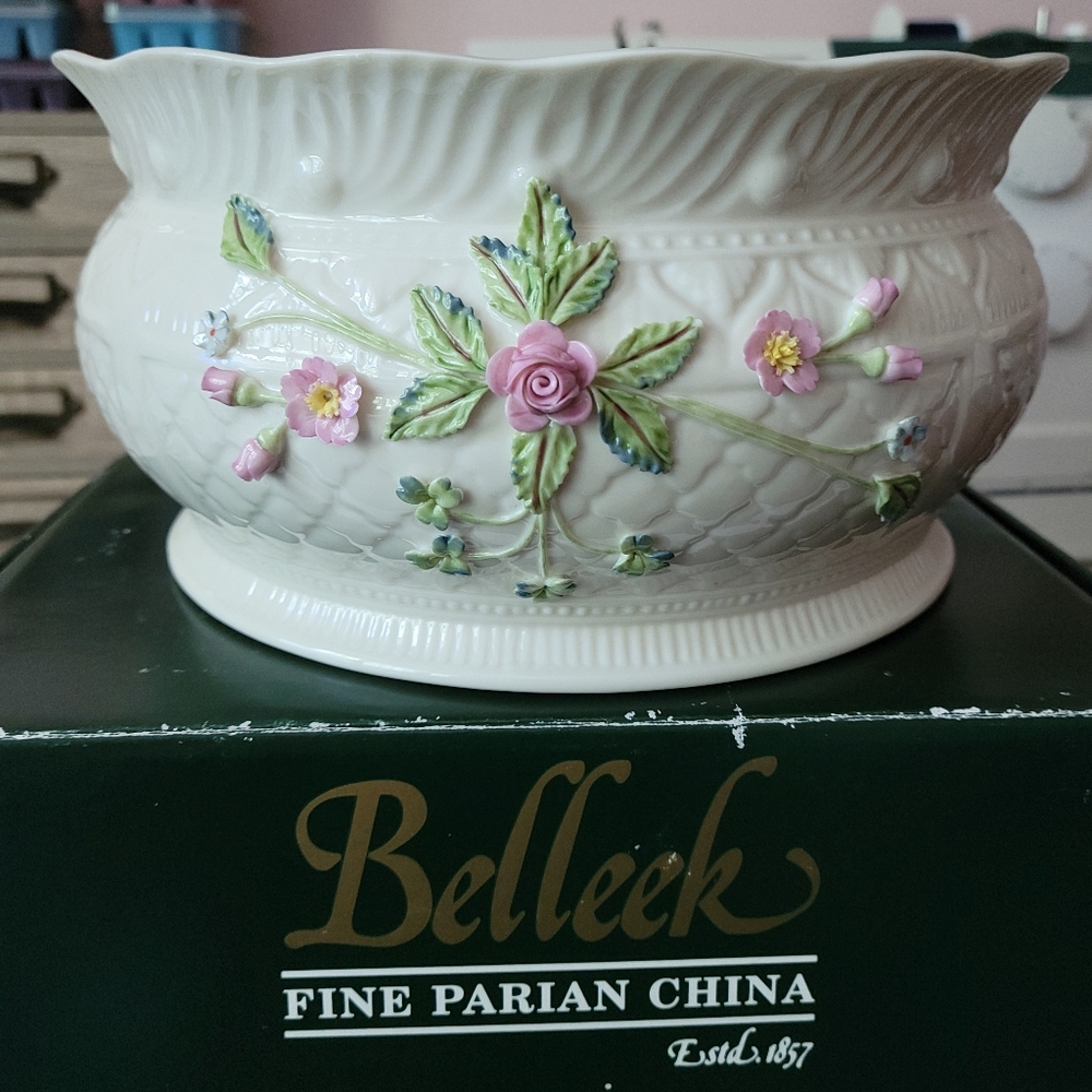 Belleek 1999 McBirney Centerpiece Bowl